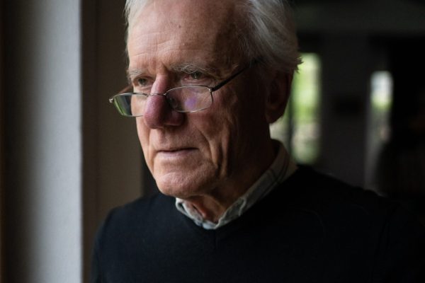 Harm Smith, est très engagé depuis plus de 30 ans contre l'urbanisation du plateau de Saclay. Il coordonne le collectif OIN Saclay (COLOS), fait parti de l'union des associations de sauvegarde du plateau de Saclay (UASPS) et
est administrateur de la fédération départementale Essonne Nature Environnement.