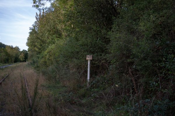 La Halte de Grimbosq, haut lieu de la résistance en Suisse Normande. C’est à cet endroit que dans la nuit du 5 au 6 juin 1944, à 5h du matin 5 soldats du Maquis de Saint-Clair font exploser la voie ferroviaire Caen-Flers après avoir entendu le signal d’exécution du plan de sabotage par la BBC.