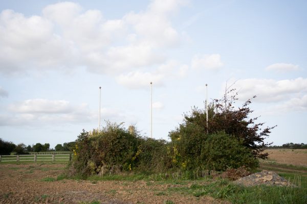 Aérodrome B12 à Ellon. Construit entre le 30 juin et le 18 juillet 1944. Les parcelles agricoles sont alors dépouillées de leurs récoltes et une piste de 1700 mètres voit le jour.