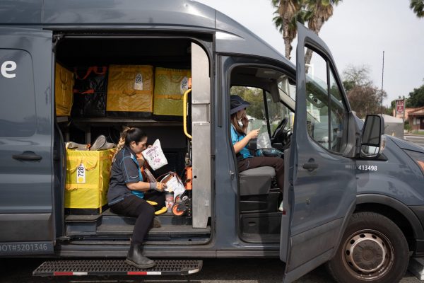 A 30-minute break in a parking lot. Two other 15-minute breaks are normally scheduled during the day, but as is often the case, due to time constraints, they will not be taken.