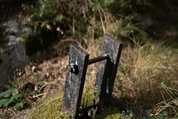 Un des quatre supports métalliques de la tour de garde de 6 mètres sur les hauteurs de Mortain. Cette bataille est l’ultime contre-attaque allemande en Normandie pour essayer de rejoindre le Mont-Saint Michel.