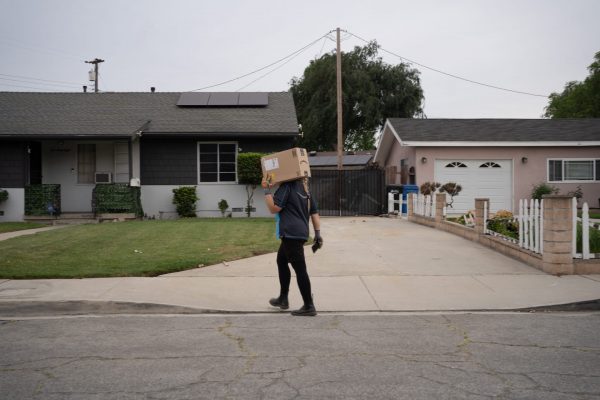 California, Pomona, 30 march 2026
Gloves were not included in the standard uniform for Amazon delivery drivers, but they are necessary to ensure good working conditions for employees. This is one of the first victories Vanessa has achieved since she began her union activism in 2024.